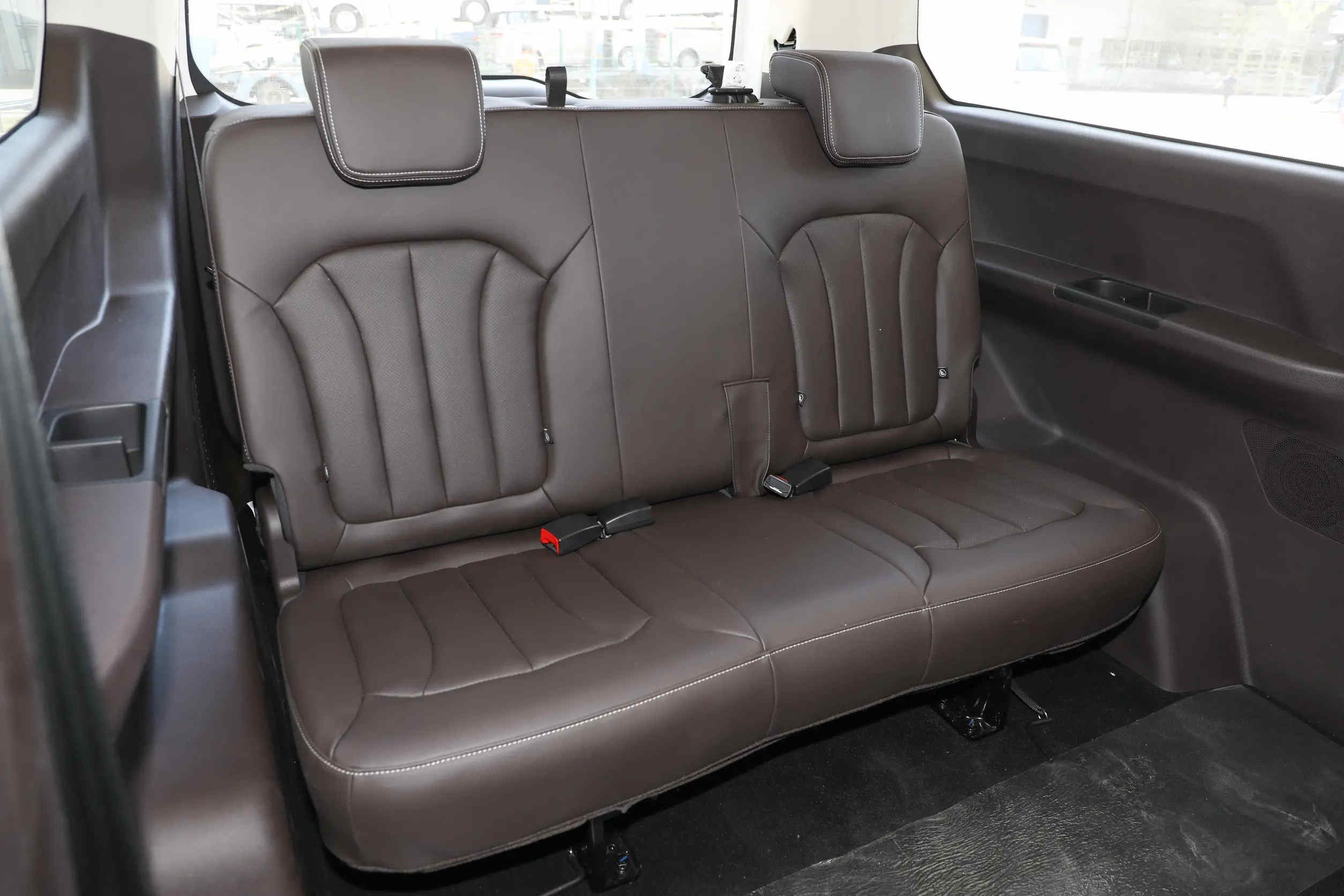 Used Small Bus BAW Minivan 7 Seats CNG Long Axle Displacement 2L