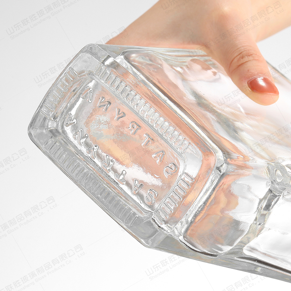 Hot Stamping Surface Handling Customized 500ml 750ml 700ml Glass Bottles for Beverage