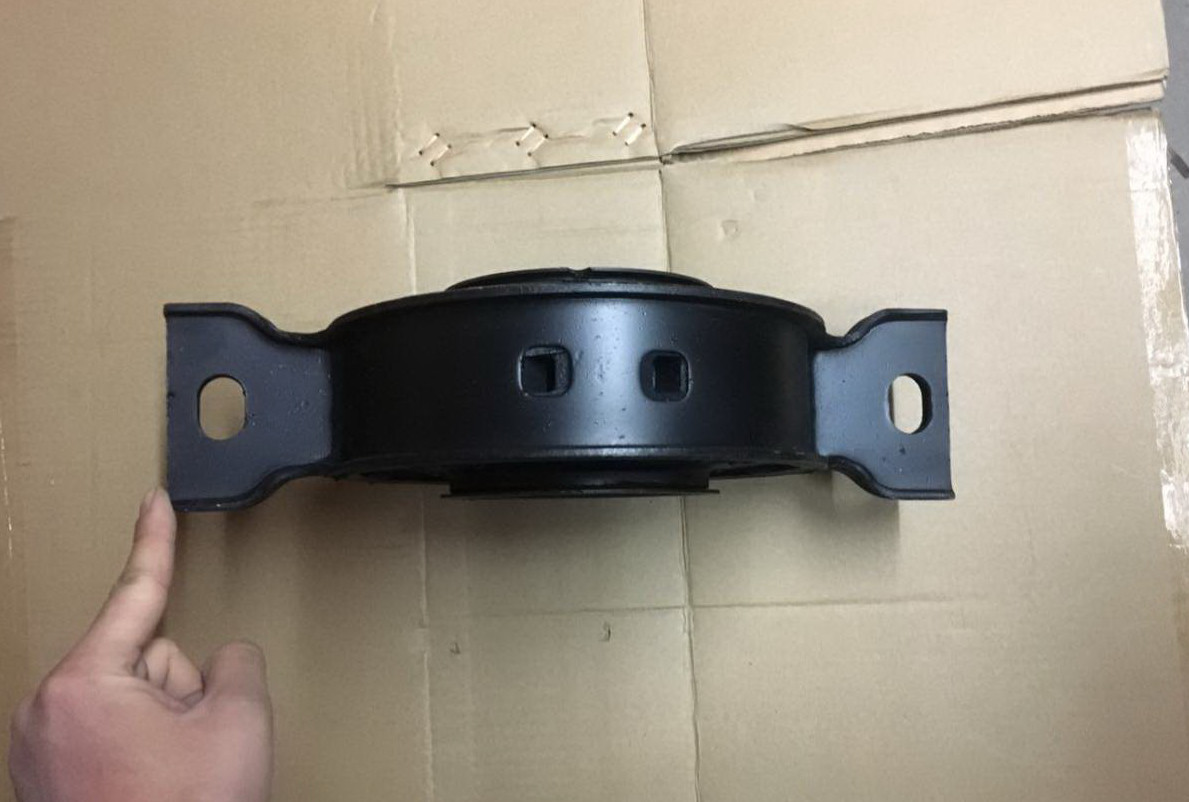 1375100943 ISUZU FVZ Parts Center Bearing Two Rear Axle Straight Install Bracket