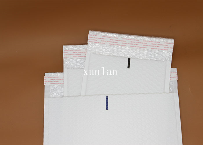 White Recyclable Poly Bubble Mailers Offset Printing For Express Delivery