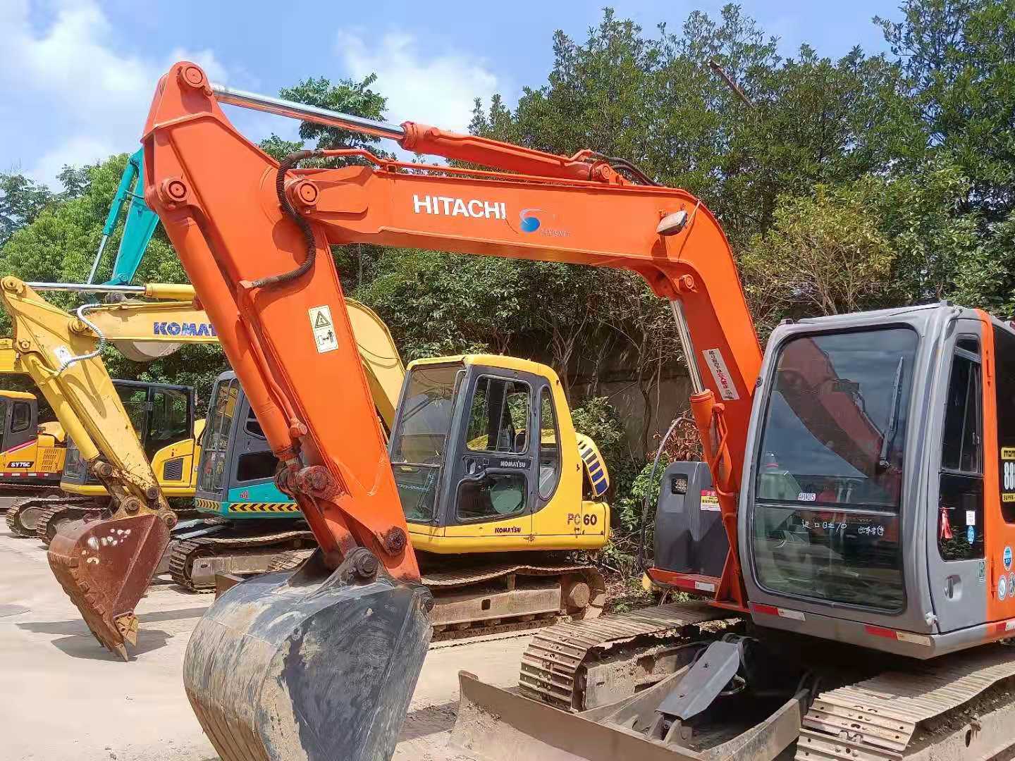Used Hitachi ZX70 Excavator 20T Operating Weight 1M Bucket Capacity Red Color Yanmar Engine 3200 Hours