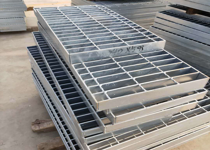 Anti Skid Q345 Welded Steel Grating 1250mm Width Hot Dip Galvanized