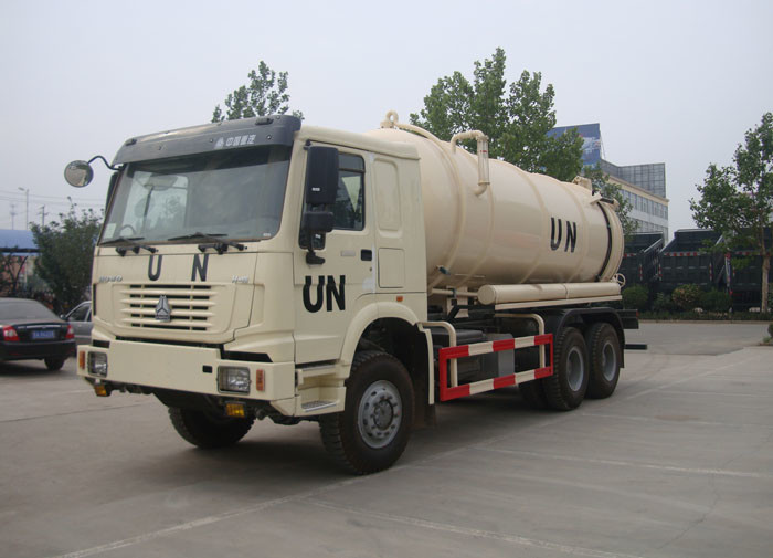 Collecting Sewage Sludge Vacuum Pump Septic Tank Cleaning Truck LHD 6X4