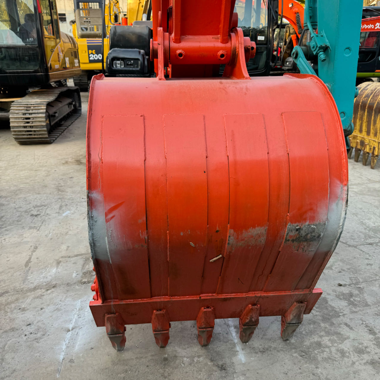 Strong Power Used Excavator ZX200 with Original Hydraulic Valve and Soft Steel Design