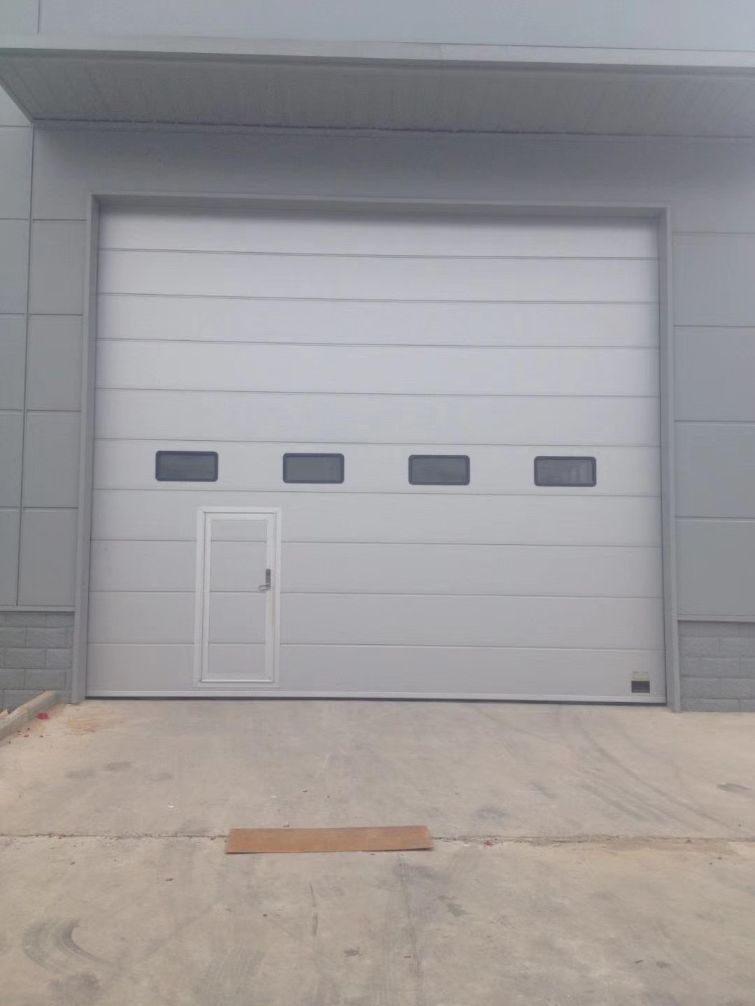 Iso9001 Warehouse Sectional Overhead Door Vertical Lift Commercial Industrial