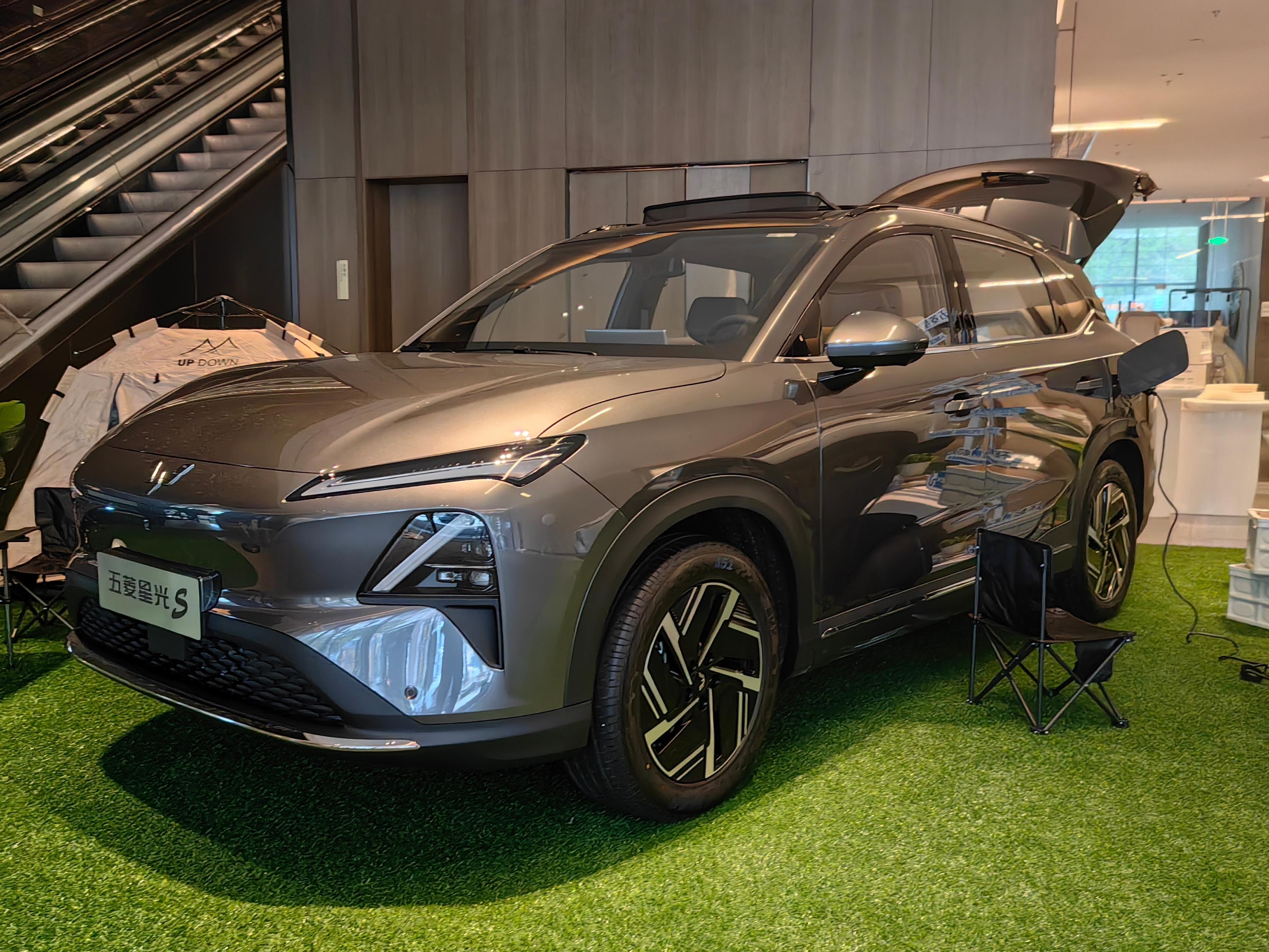Charging Time 0.5 Hour Wuling XingguangS Long Range Electric Car SUV 2024