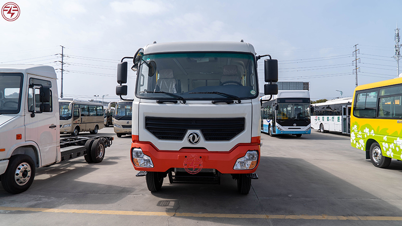 Directly Supply 30 Seats Luxury Passenger Bus with 7.50R20 Tire and 3800 mm Wheelbase
