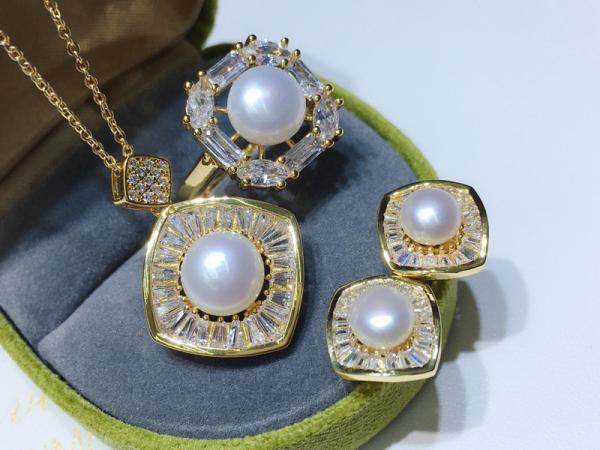 Natural Pearl necklace Elegant Multilayer Pearl Necklace ForWomen Vintage