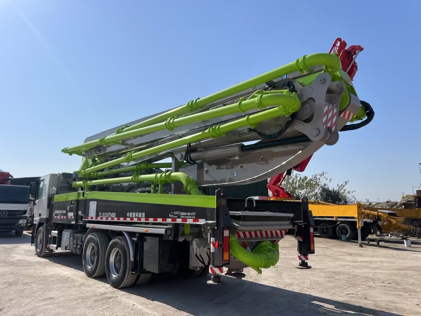 Zoomlion 47m Boom Pump Truck for construction site, for sale at preferential price