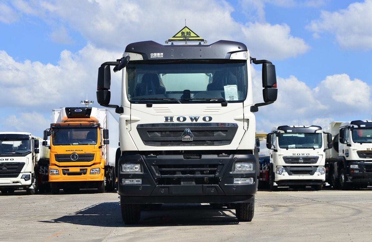 8X4 6X4 Oil Tank Trucks Essential For Fuel Oil Delivery Truck New Chemical Tank Truck