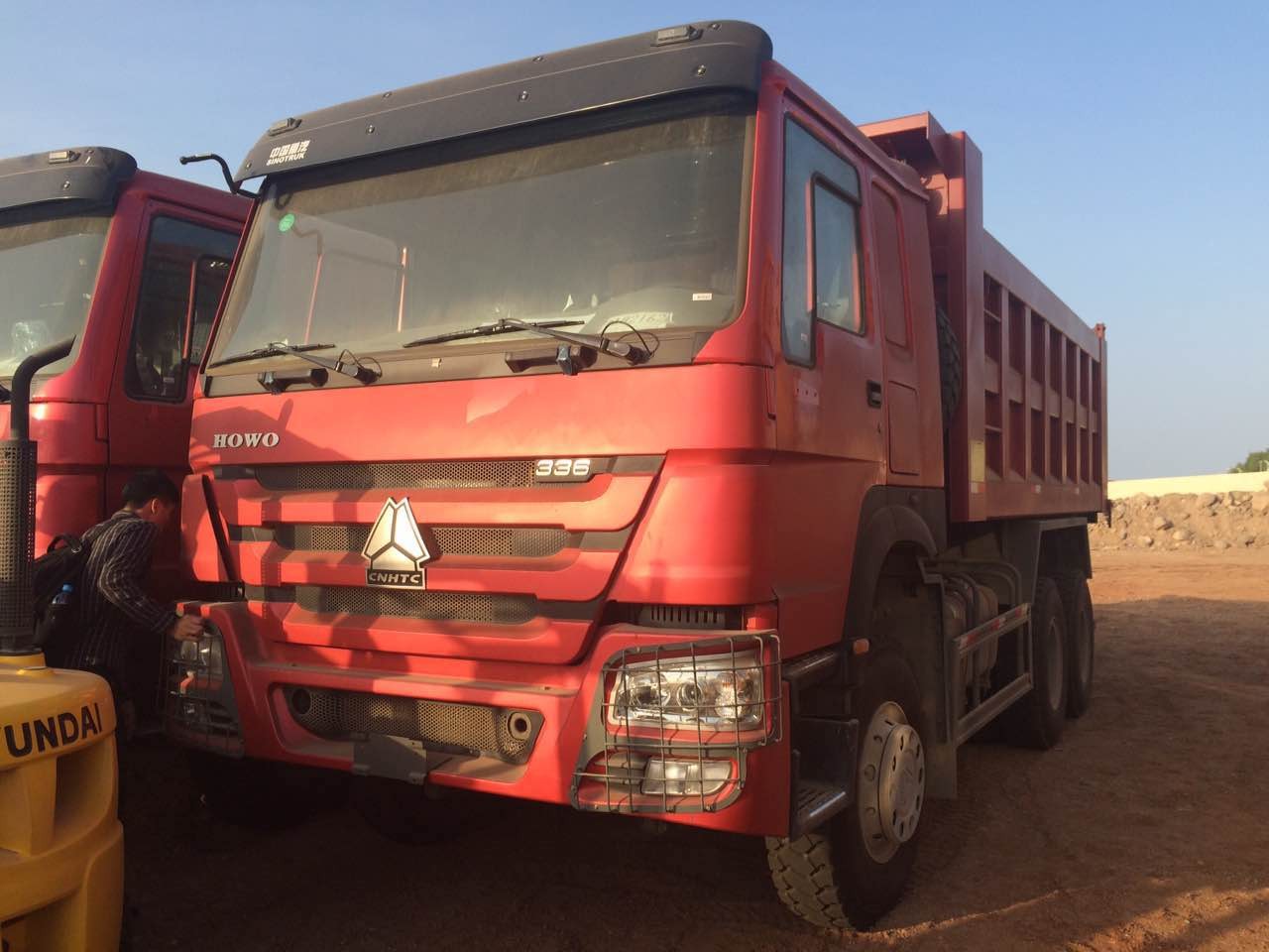 Sinotruck HOWO Heavy Duty Dump Trucks 50T 6 x 4 Driving Overloading Capacity RHD/LHD, 10 Tires