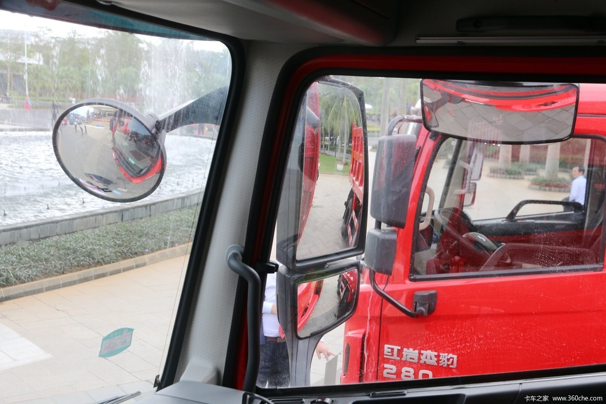 SAIC Hongyan Jieka C500 3 Driver Tractor Head Truck 110km/H
