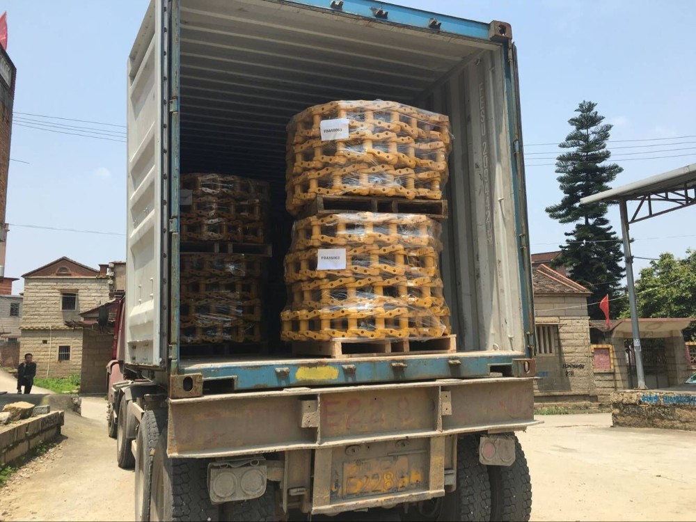 Yellow R220c-9 Excavator Parts Tracks Direct Importer Hydraulic And Dozer Component Undercarriage Track Shoe Assy