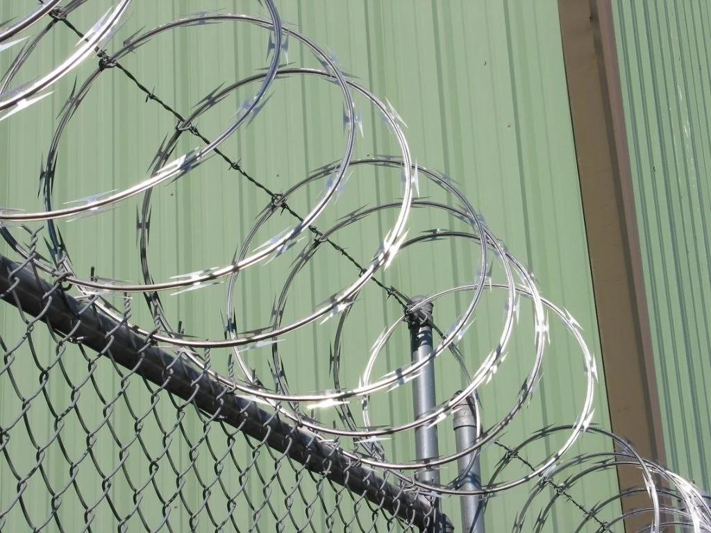 Wires Hot Dipped Razor Barbed Wire Price/Galvanized Concertina Razor Wire