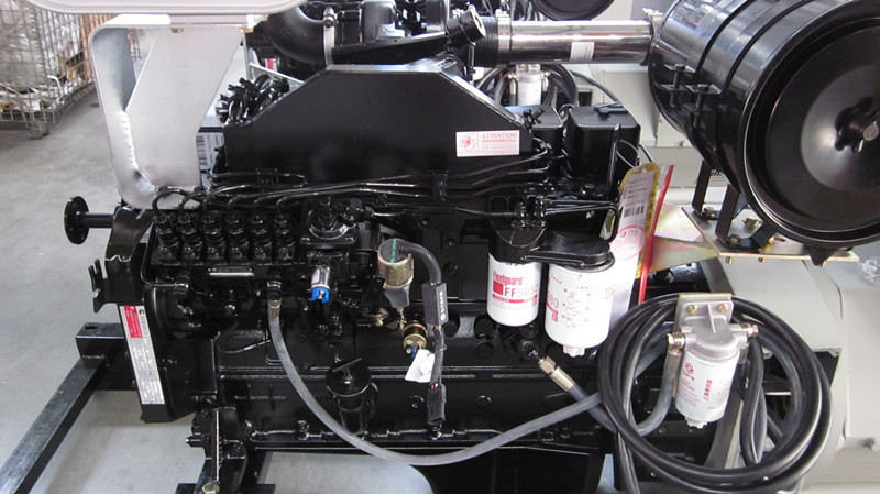 Dongfeng Dcec Cummins Black Industrial Diesel Engine 6bt5.9-C130 for Construction Industry Engneering Project