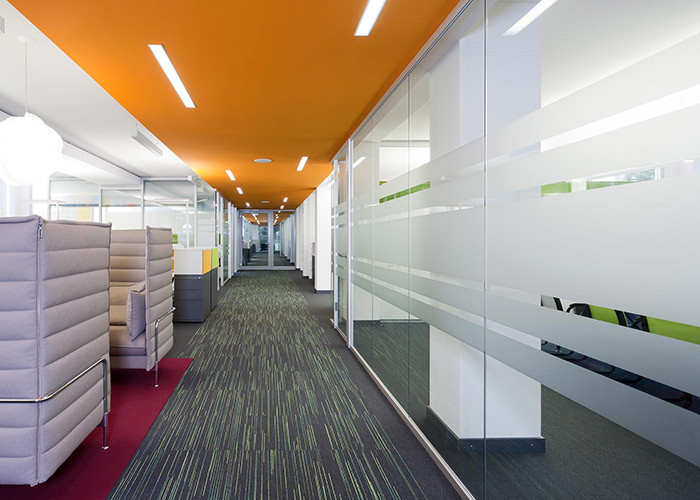 New Trand Dimming Glass Partition With Electric Atomized Glass Partitions For Meeting