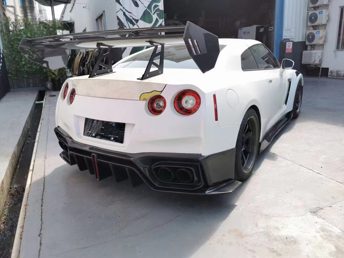 Customized 2022 Nissan Body Kit Front And Rear GTR R35 Car Bumper Covers