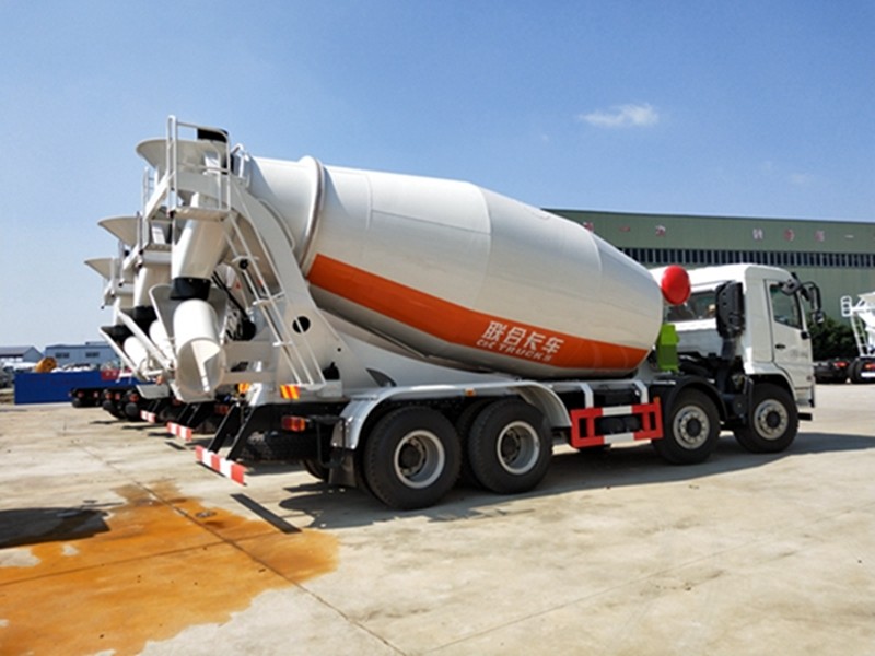 8*6 Big Cement Truck Speed Forward 2 Reverse SINOTRUK HOWO Concrete Mixer Truck For Construction