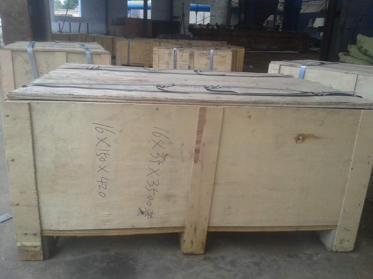 Highway Road Vehicle Barrier Galvanized Powder Coated Thrie Beam W Beam Guardrail