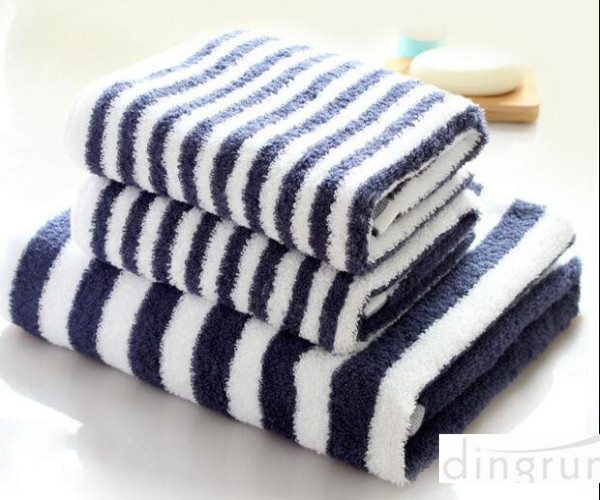 Plain Colored Zebra Striped Bath Towels Skin Care Machine Washable 70*140cm