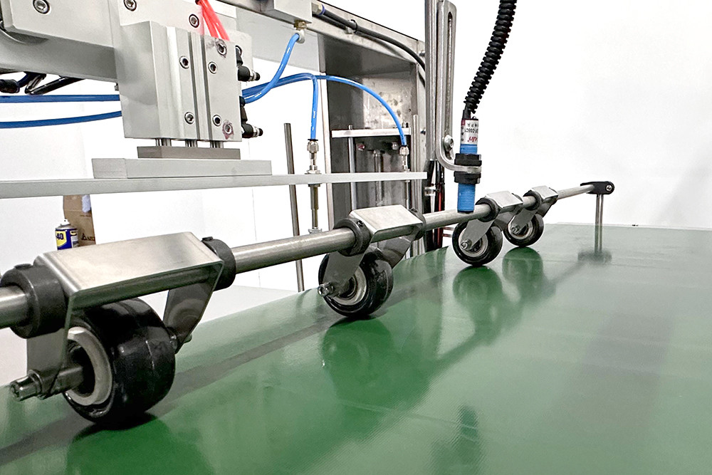 YIMU YM210D Automatic Labeling Machine For Bag Card And Paper Ect. Flat Surface Label Applicator