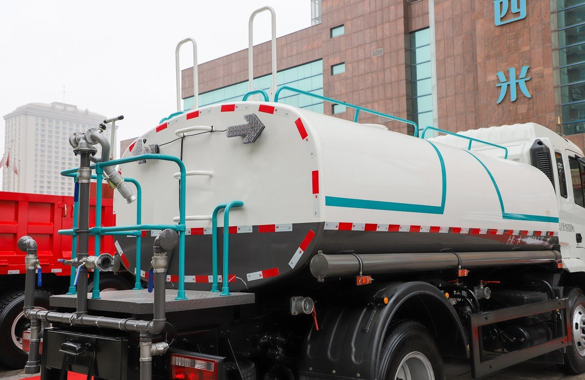 Sprinkler Water Tanker Truck JAC 4×2 Single Axle 200hp Diesel Engine 10 Cubic Tanker