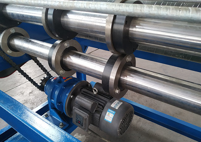Color Steel Coil Metal Shearing Machine Voltage 220V / 380V Shafts Diameter 70mm