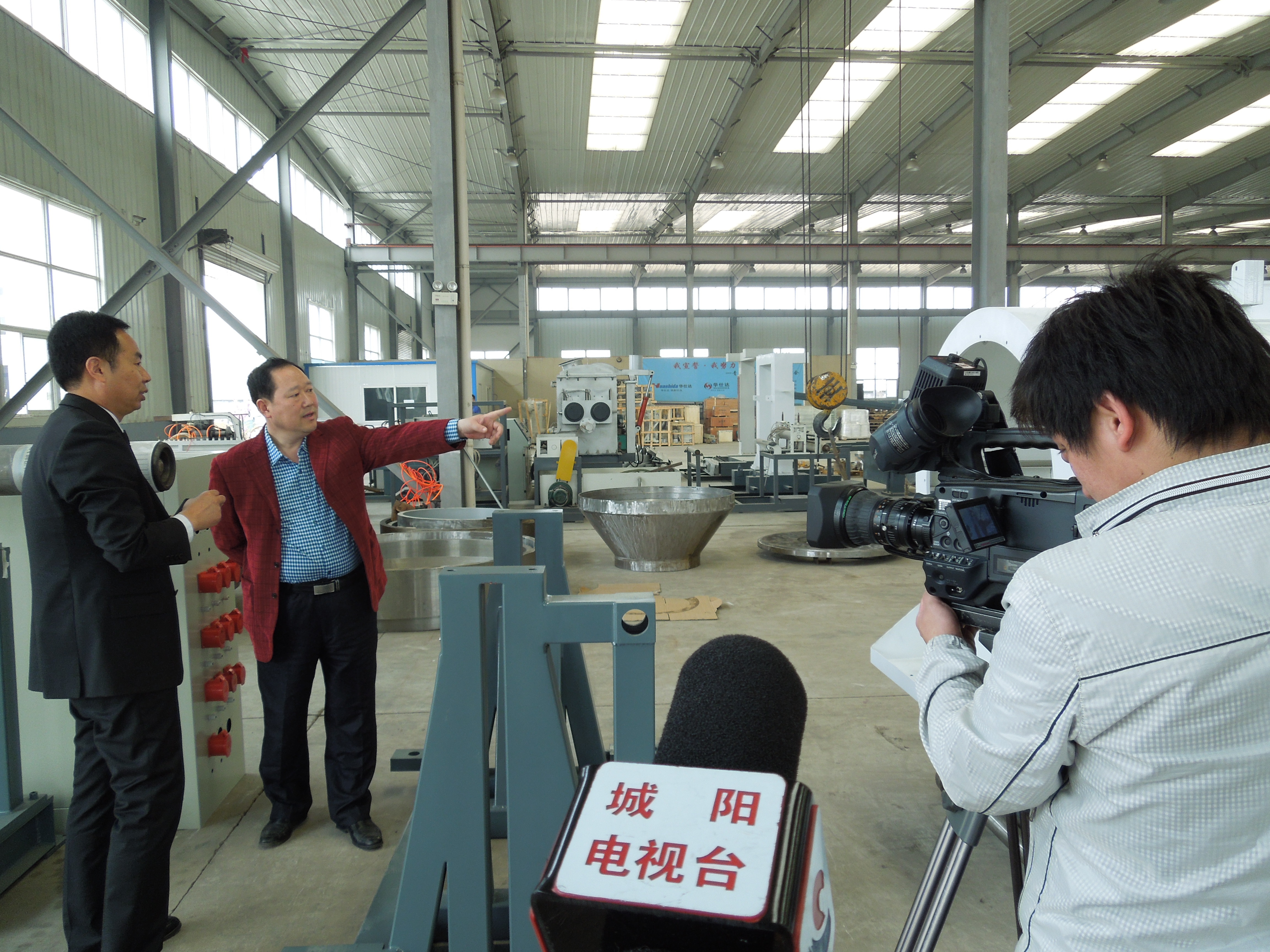 HDPE PE PVC PP Extruder Machinery Pre Insulated Pipe Extrusion Line Plastic Pipe Manufacturing Machine