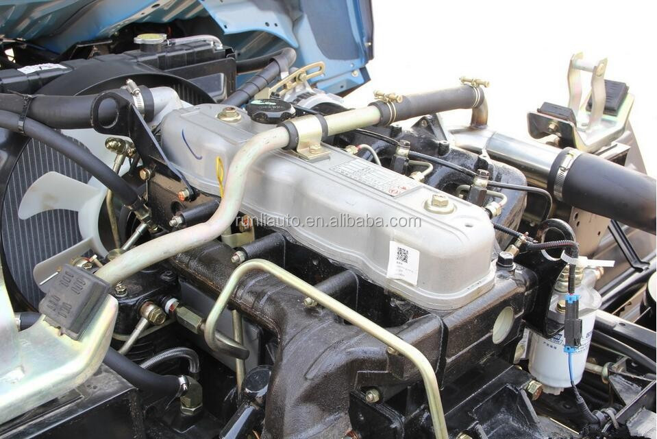 Dongfeng 6 Wheels Light Cargo Truck 102HP Euro 3 Emission Level