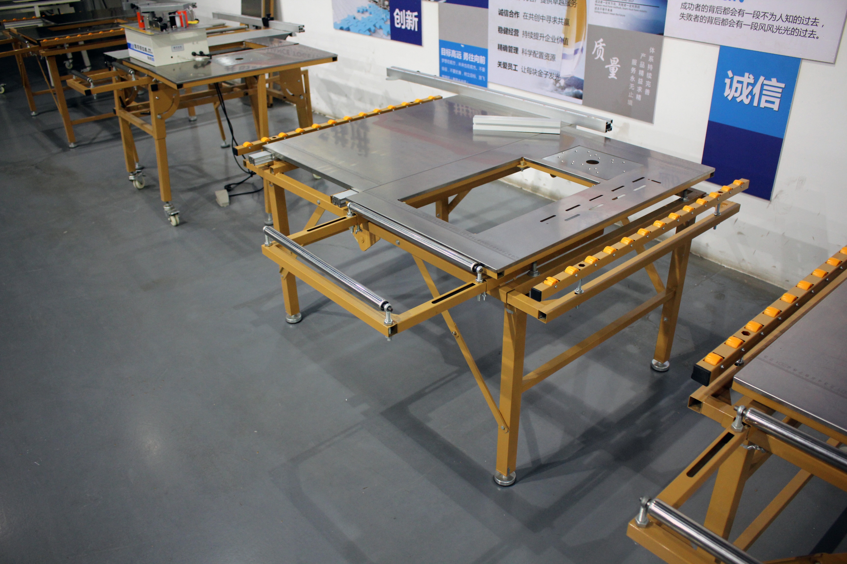 90 KG Weight VERTICAL Style Portable Sliding Table Saw Machine for Wood Cutting Panel