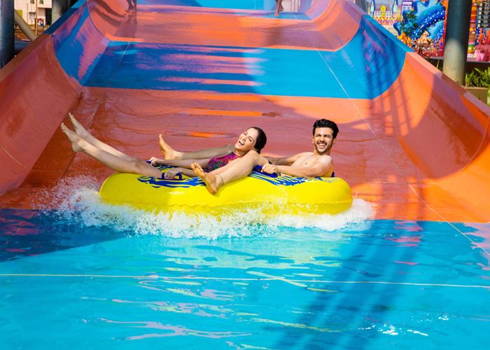 Holiday Resort Water Park Slide Fiberglass Material Thrilling Family Raft Ride