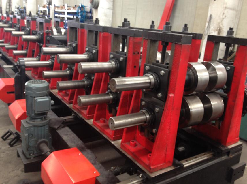 Automatical C U  Purlin Roll forming Machine With Servo Feeding and Punching