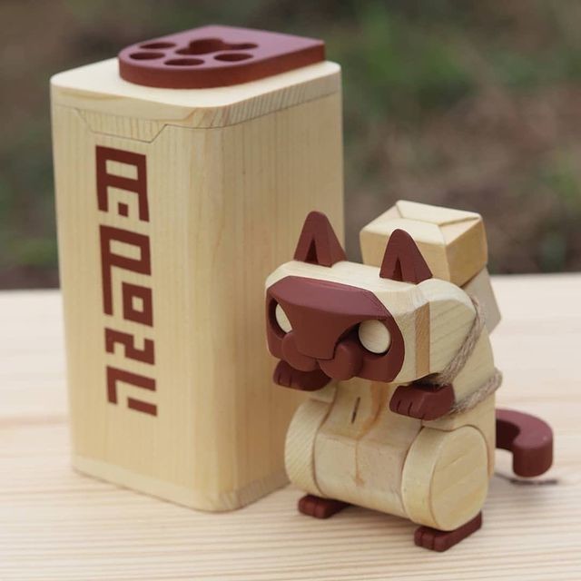 OEM Size Wood Carving Sculpture , Carved Wood Animal Sculptures