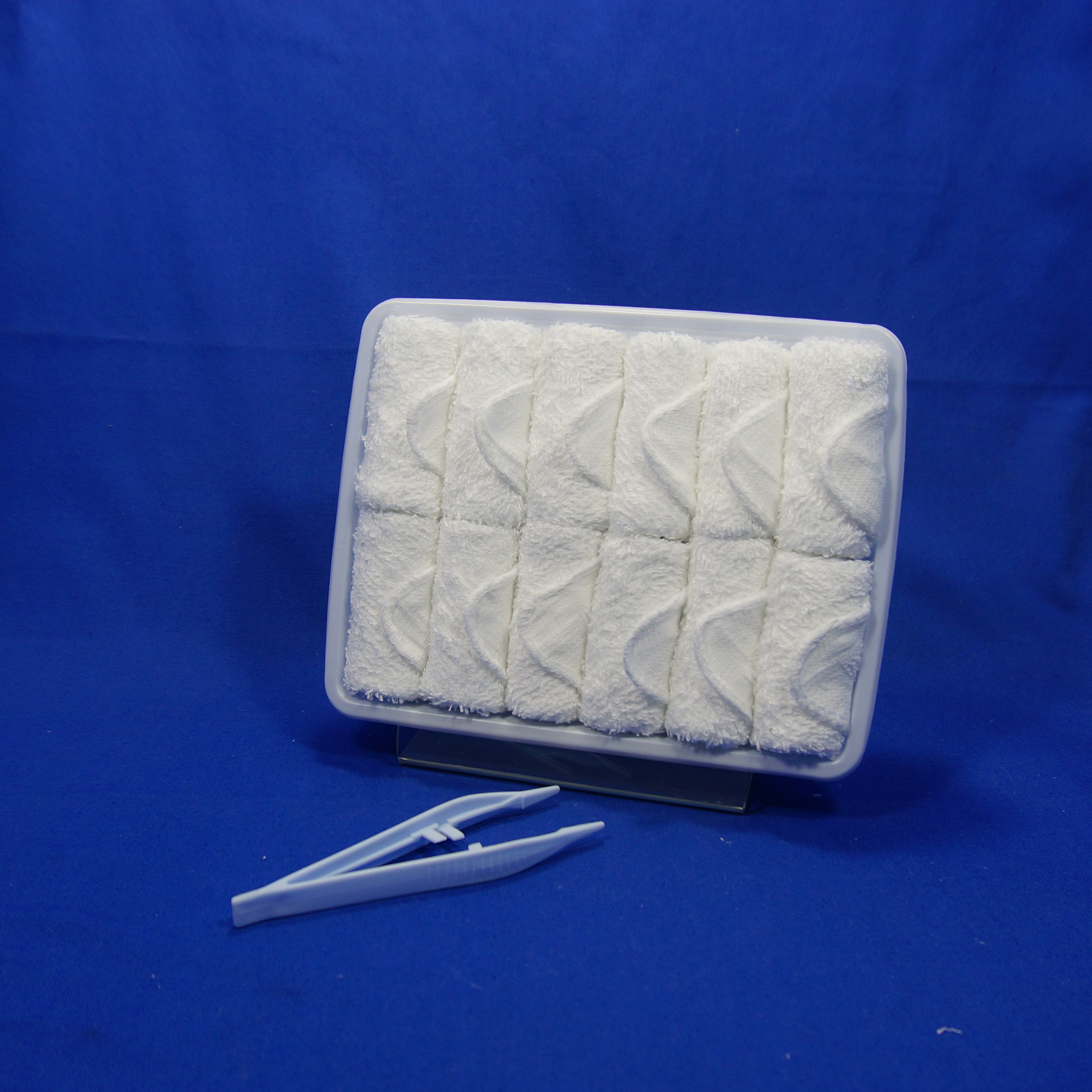 White coton disposable airline hot towel