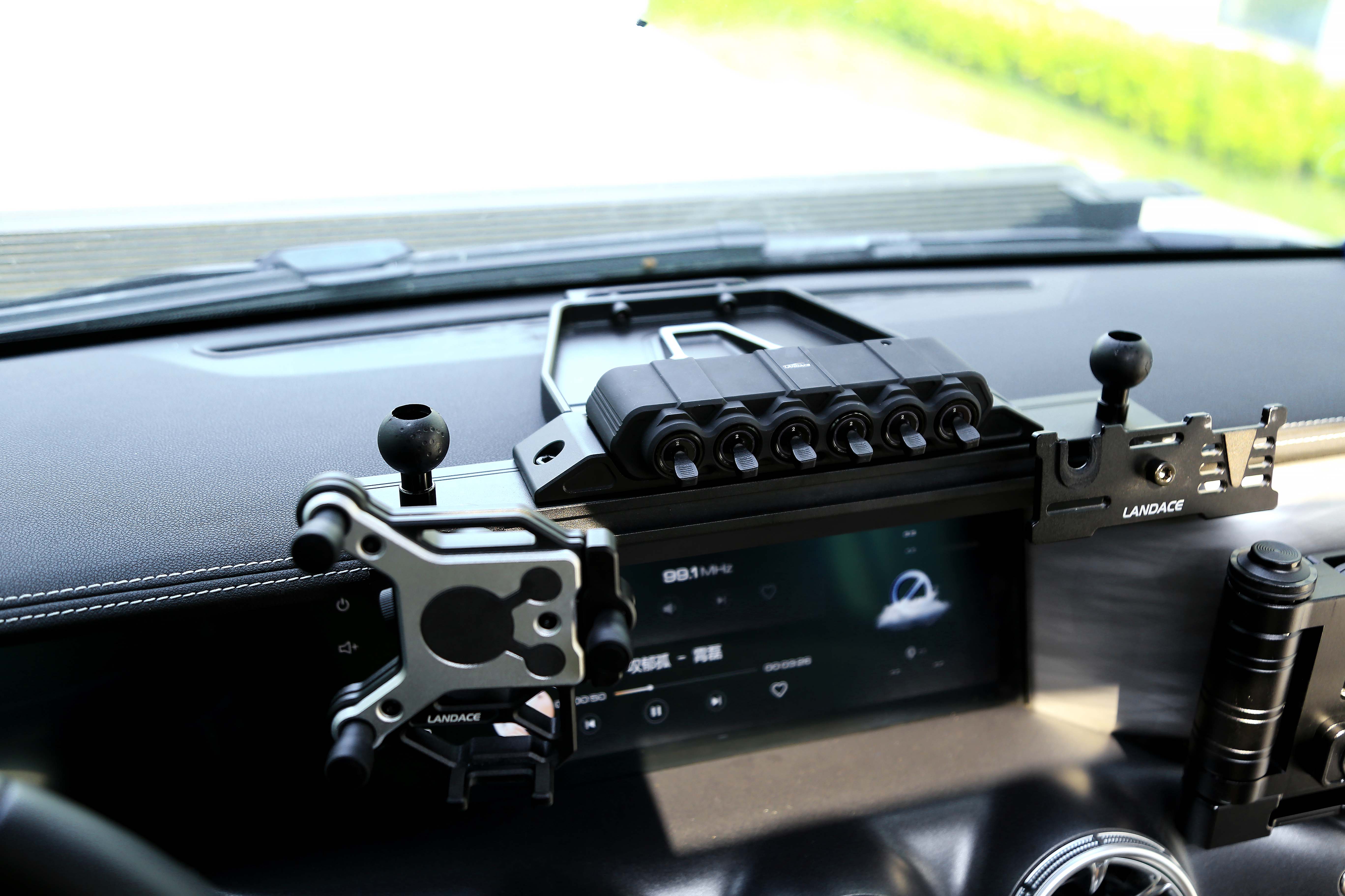 Tank 300 Accessories Aluminum Alloy Center Console Bracket Mobile Phone Holder for GWM