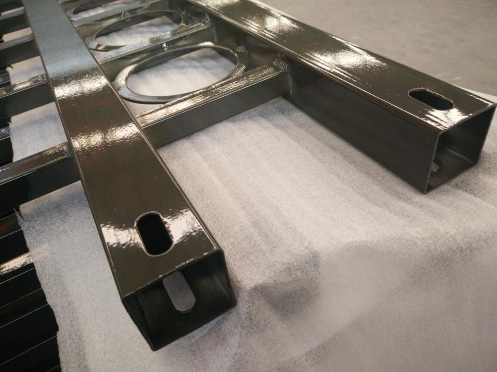 3-rails flat top tubular steel fence