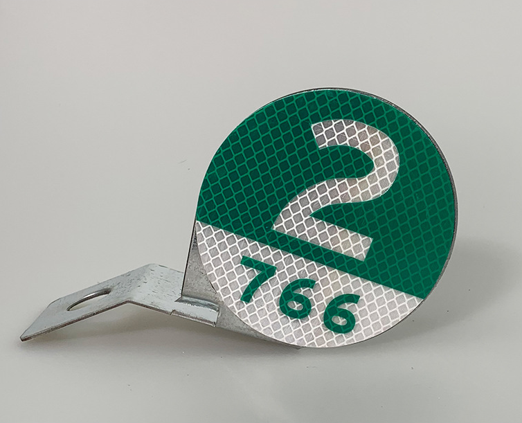 Highway Guardrail Plastic V Type Road Reflectors High Visible Road Stud Reflector