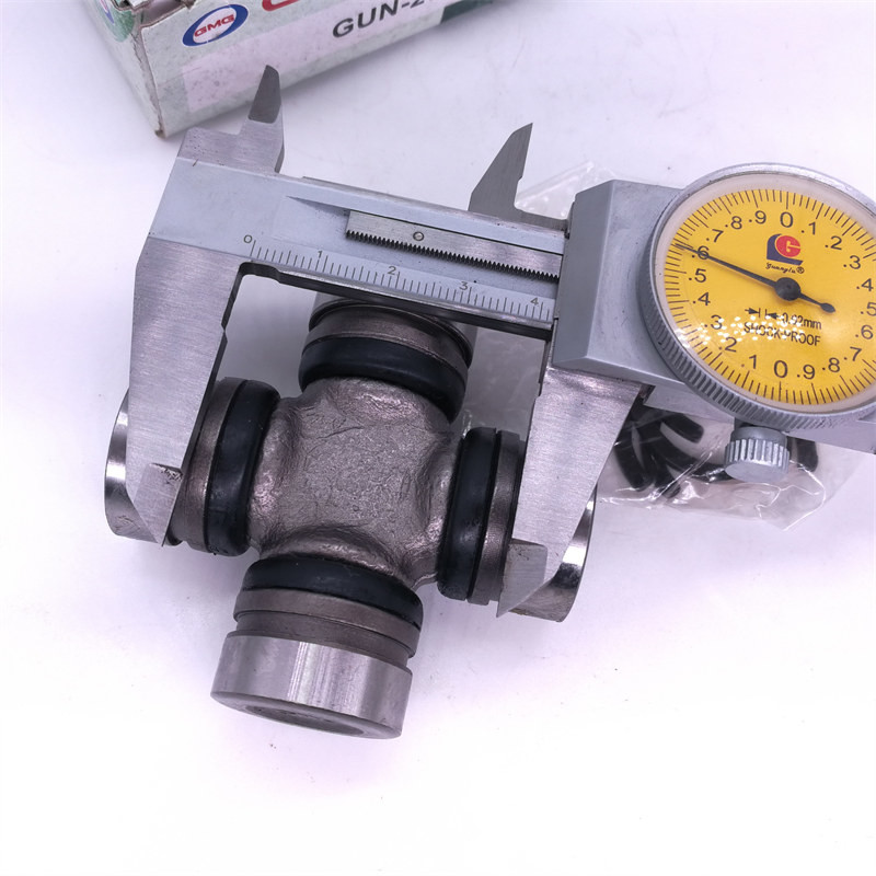 Guh-62 Guh62 Auto Parts Cardan Shaft Universal Joint 20Cr / 20CrMnTi Material