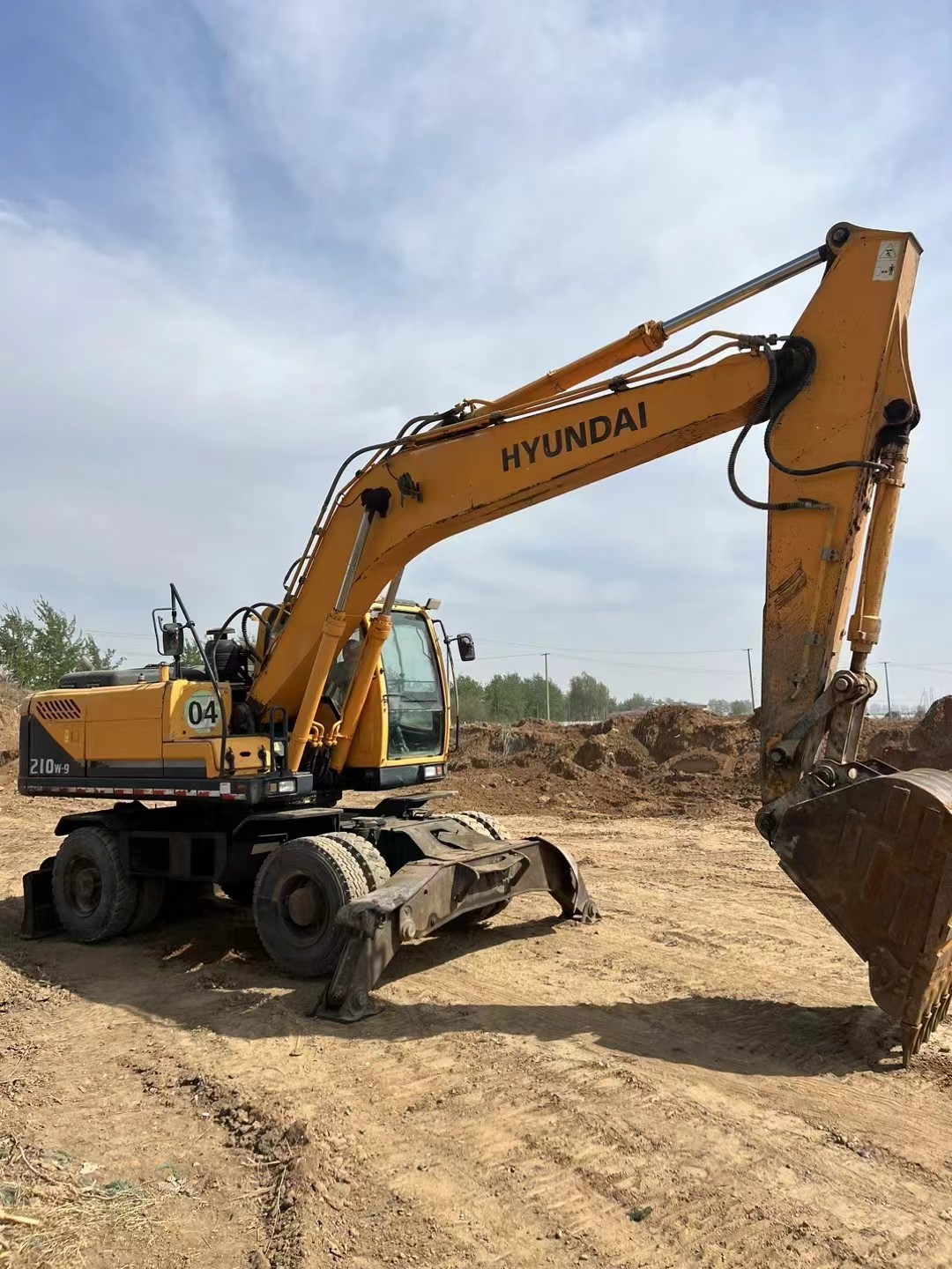 Used tracked hydraulic excavator, original modern 210 wheeled excavator