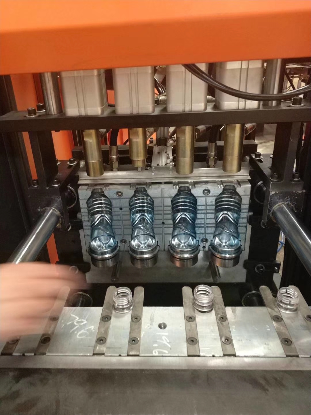 Plastic Making New Generation Mineral Water Bottle Blow Molding Machine