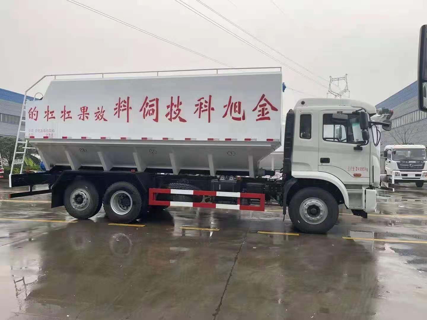 EU2-6 JAC Small Three-axle Aluminum Alloy Hydraulic Feed Truck Bulk Feed Transport Vehicle Raising Animals,livestock,Poultry
