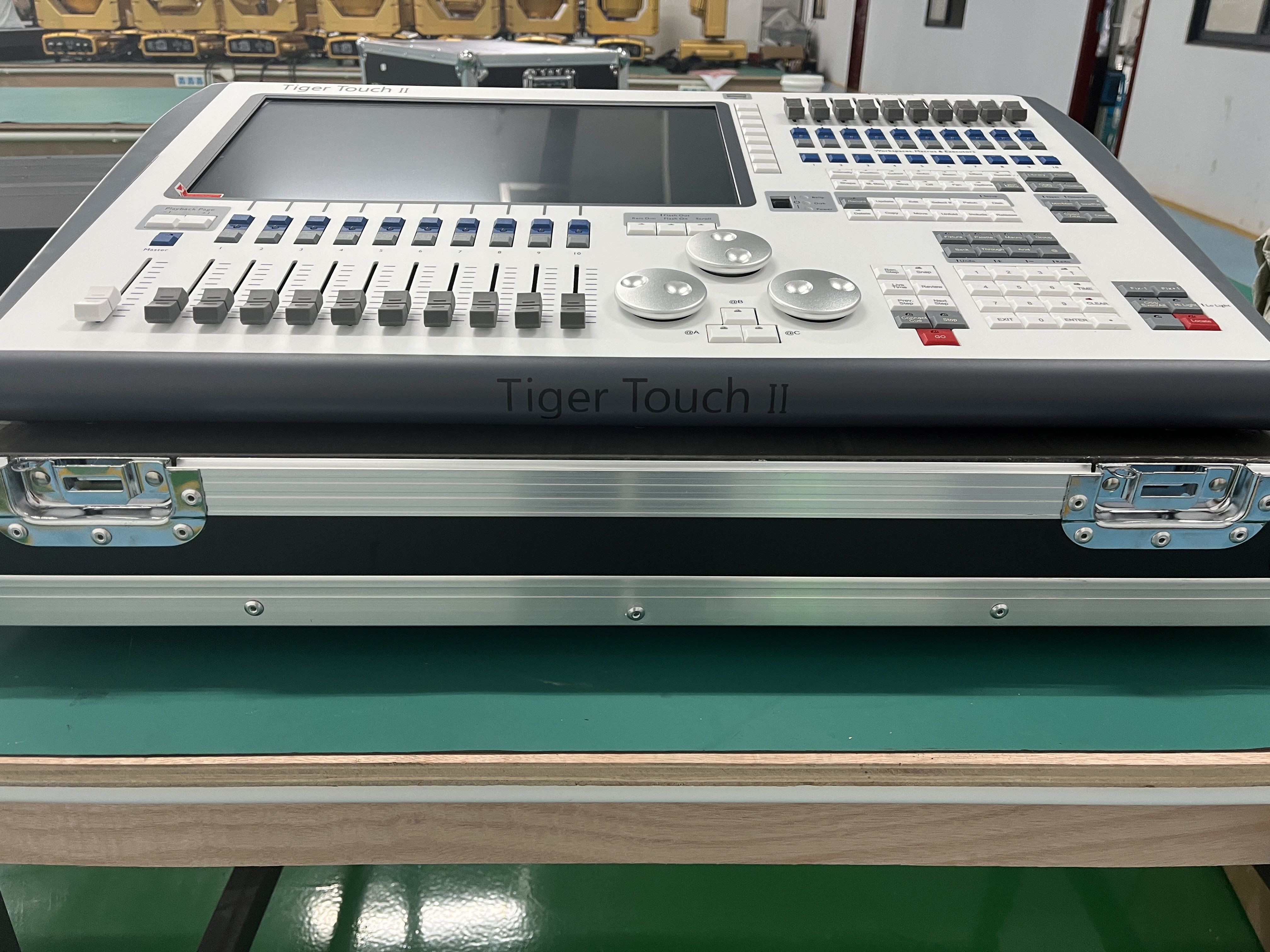 V16 Software Touch Screen DMX512 Stage Light Console Tiger Touch DMX Light Controller
