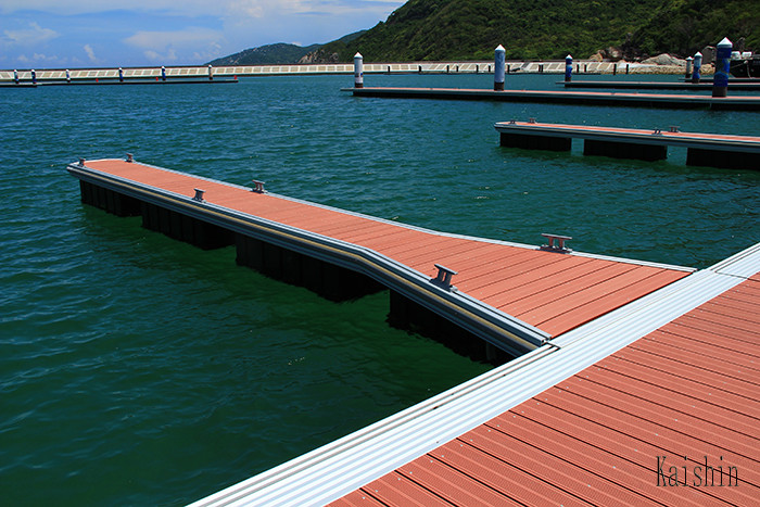 Aluminum Alloy Floating Finger Pontoon Dock With Mooring Cleats WPC Decking