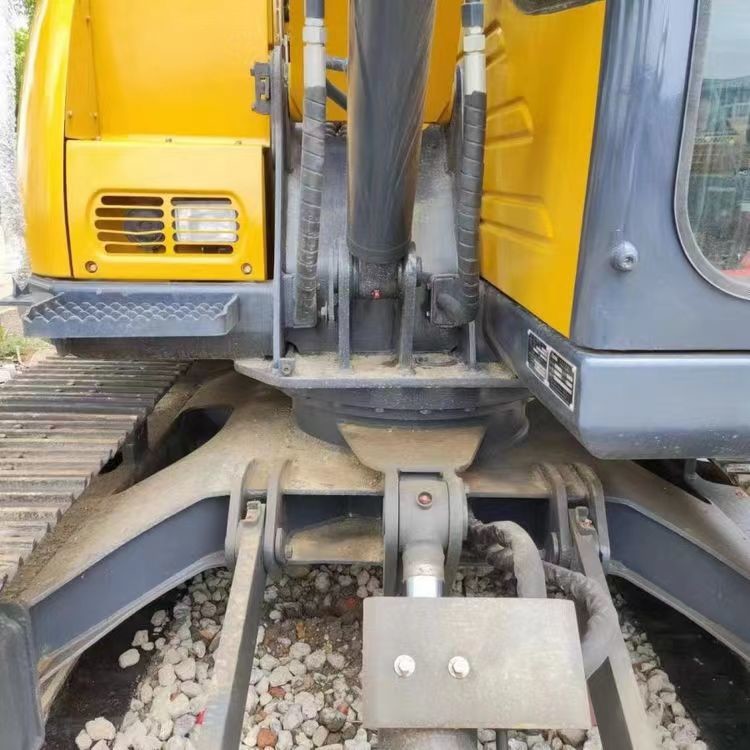 The used road construction machinery XCMG75 excavator is in good condition