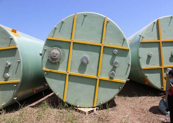 Vertical Harmless Water Treatment Smooth FRP Storage Tank Cross Wound Antiseptic