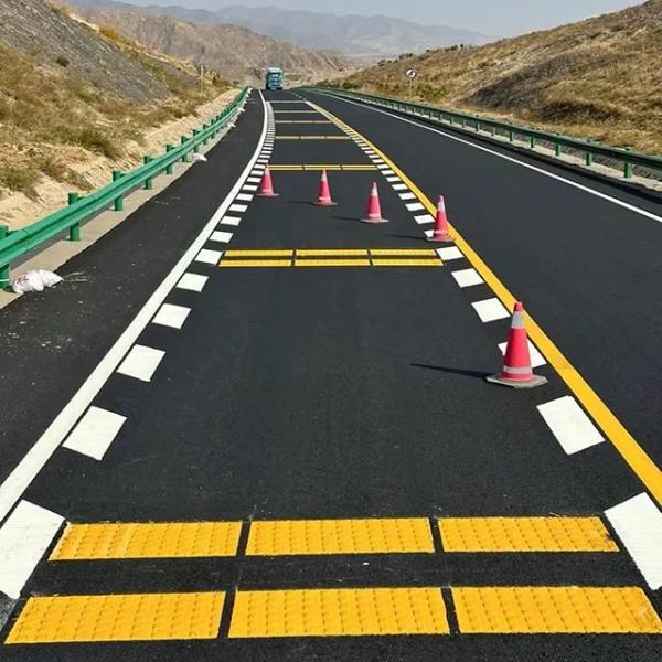 Highly Visible Thermoplastic Paint For Road And Parking Lot Markings