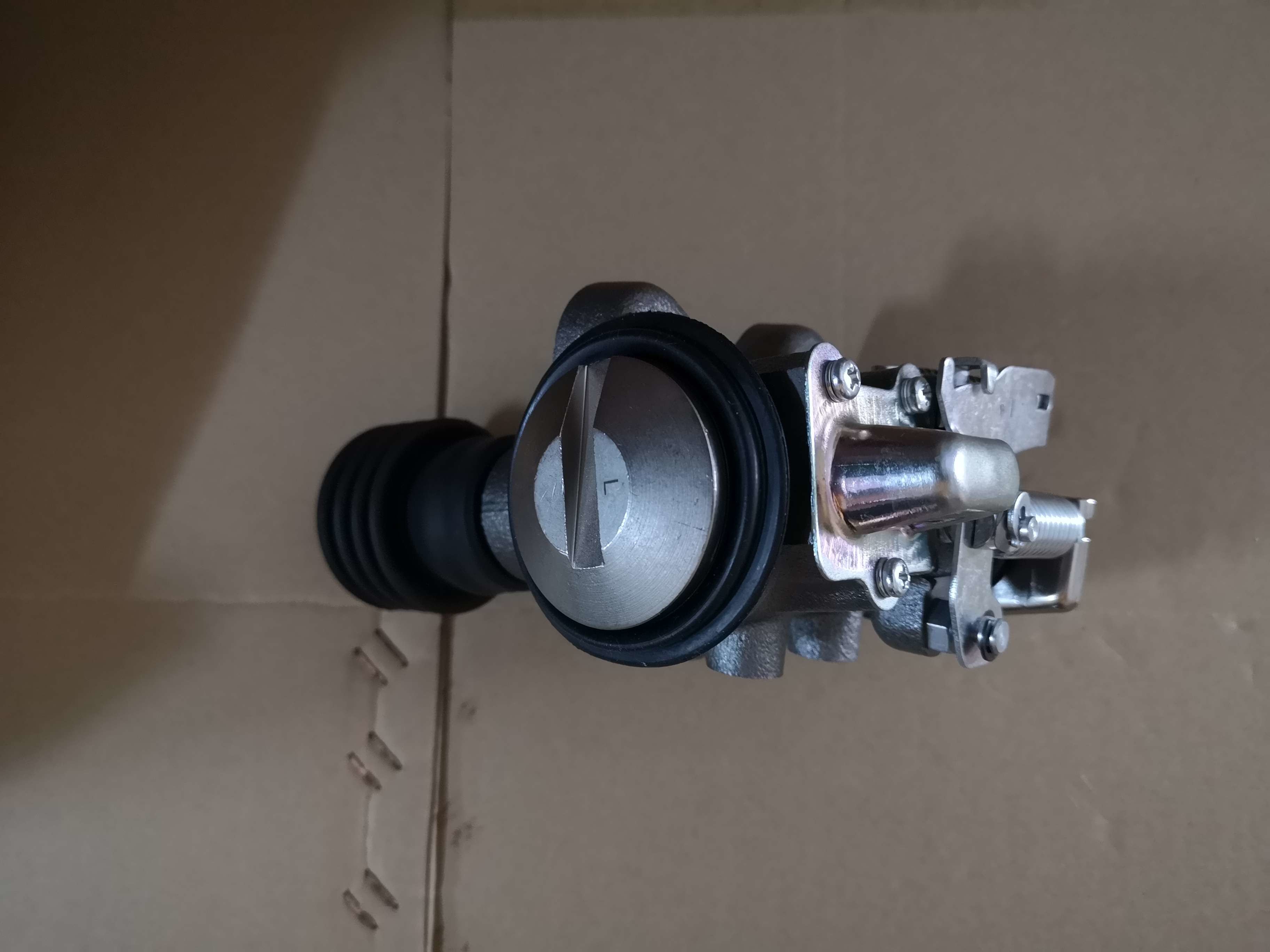 FRR Rear Wheel Cylinder Left Side Backward 8982893680 1476011870 Size 1-5/8 Truck With Hand Brake