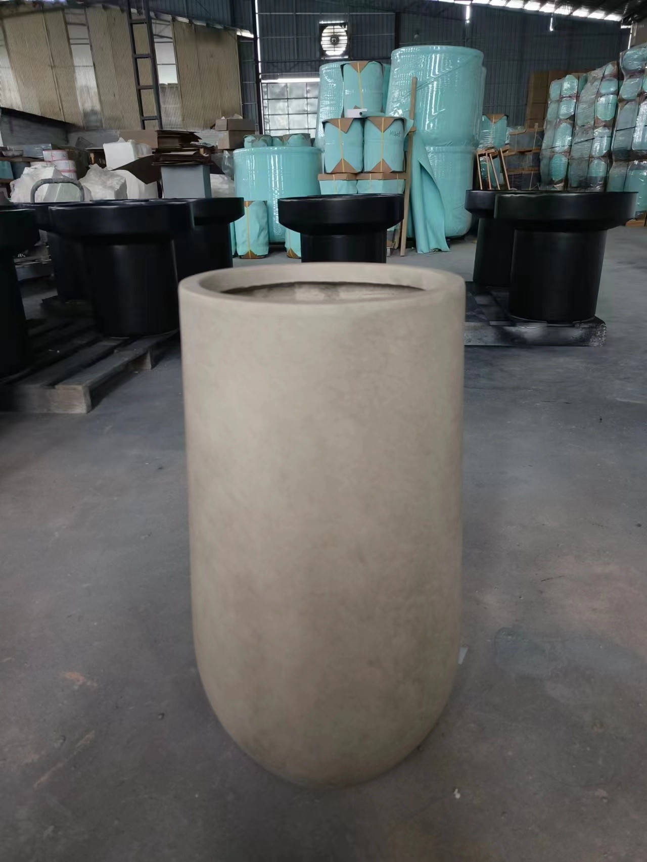 Frost Resistant Round Shape Fiber Clay Planter For Hotel