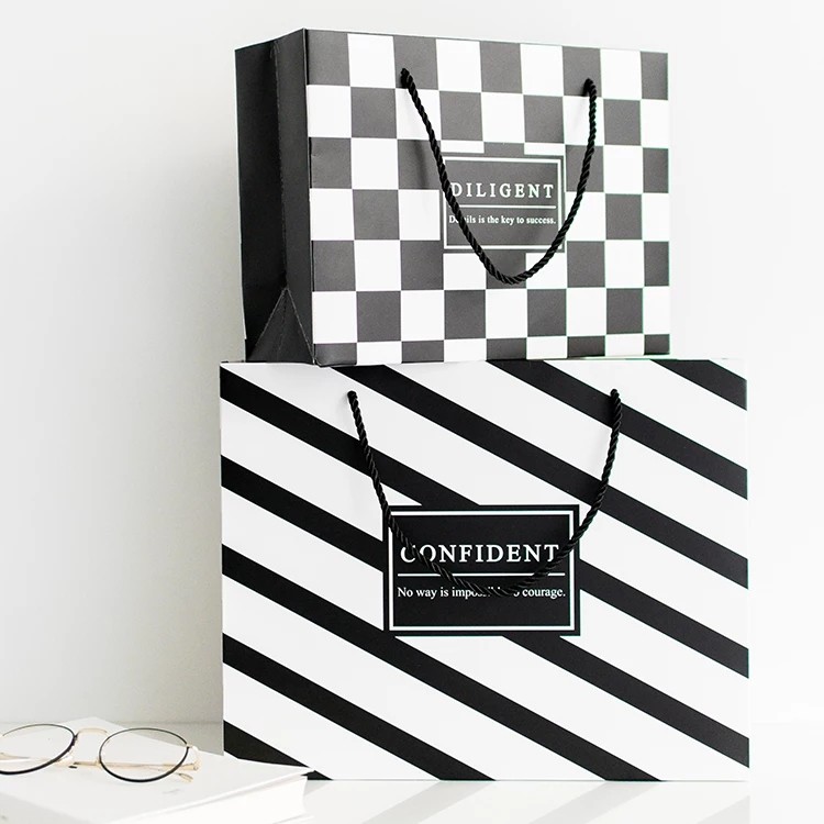 Art Paper Custom Logo Luxury 210GSM Gift Shopping Bags