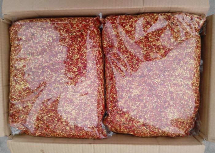 OEM Crushed Chilli Raw Red Chilli Pepper Flakes Pungent Flavor